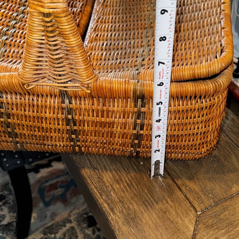 Vintage Brown Wicker Picnic Garden Harvest Basket Decorative Green Accents - Picture 10 of 11